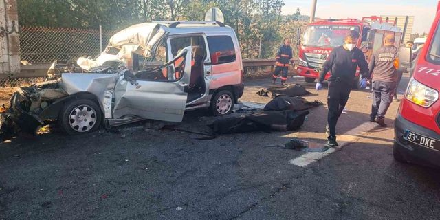 Tarsus Mersin Otoyolunda Feci Kaza: Hafif Ticari Araç Kamyona Çarptı, 3 Kişi Hayatını Kaybetti, 3 Kişi Ağır Yaralı