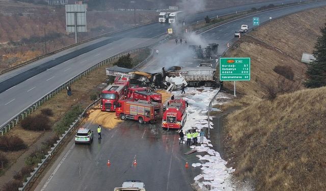 Gaziantep Batı Gişelerinde Büyük Kaza! 3 Tır Çarpıştı, Araçlar Yandı, Yol Kapandı