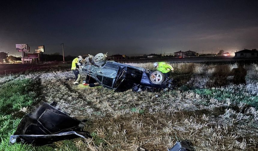 Erzincan’da Geceyi Korku Sardı: Kontrolden Çıkan Otomobil Takla Attı, 2 Kişi Yaralandı