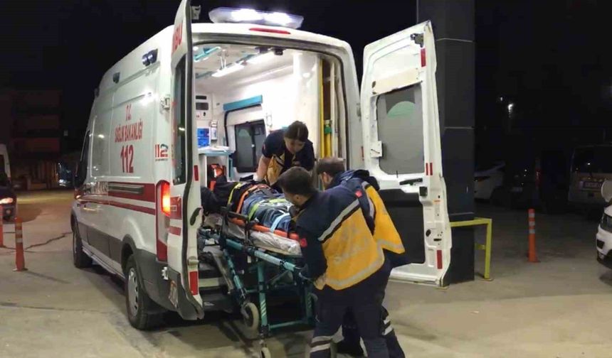 Samsun Kavak'ta Trafik Kazası | Tır Otomobile Çarptı: 4 Yaralı Kavak Devlet Hastanesi’ne Kaldırıldı