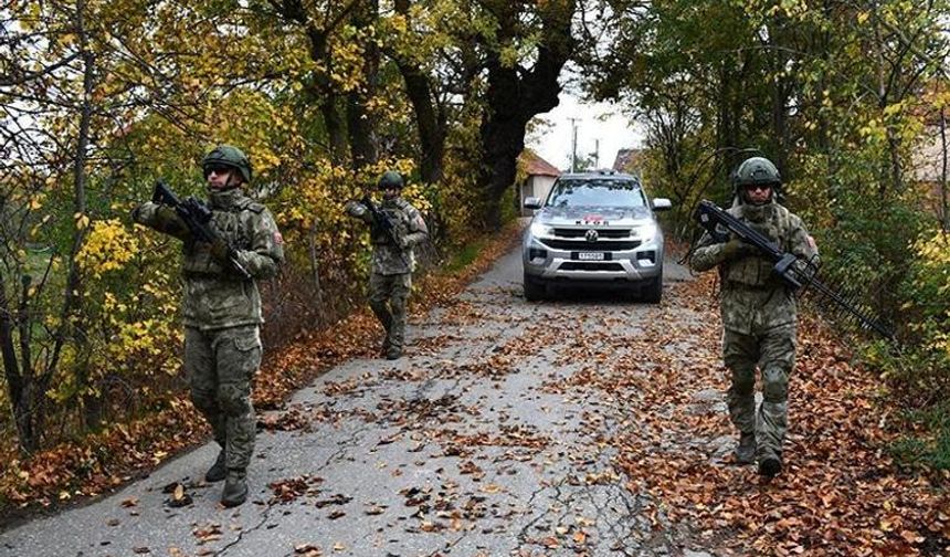 Kosova’da Türk askeri sahada! Mehmetçik KFOR devriyelerinde barışın güvencesi
