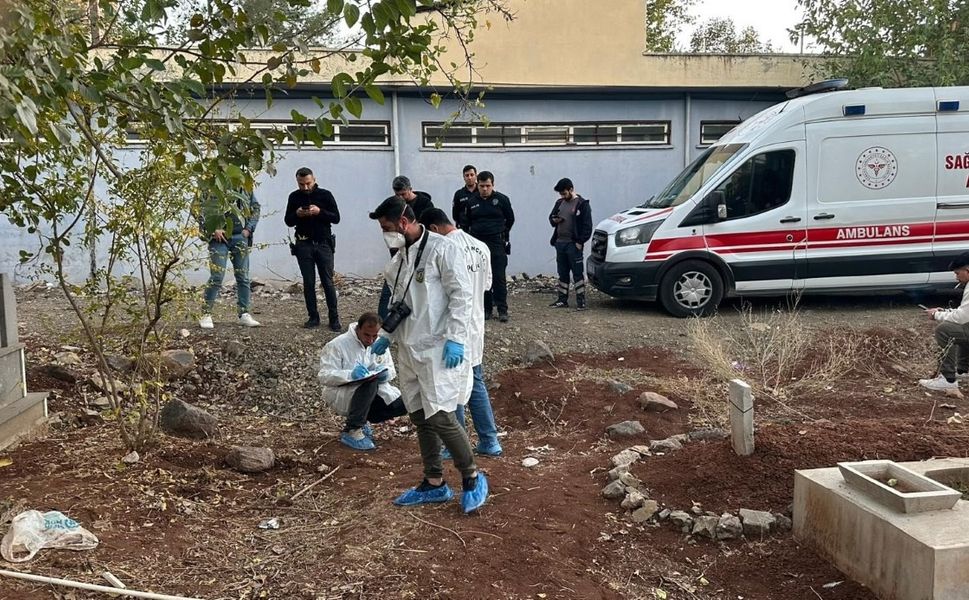 Şanlıurfa Siverek Halkı Şokta: Mezarlık Ziyaretinde Karşılaşılan Bebek Cesedi Tüm Şehri Sarsdı!