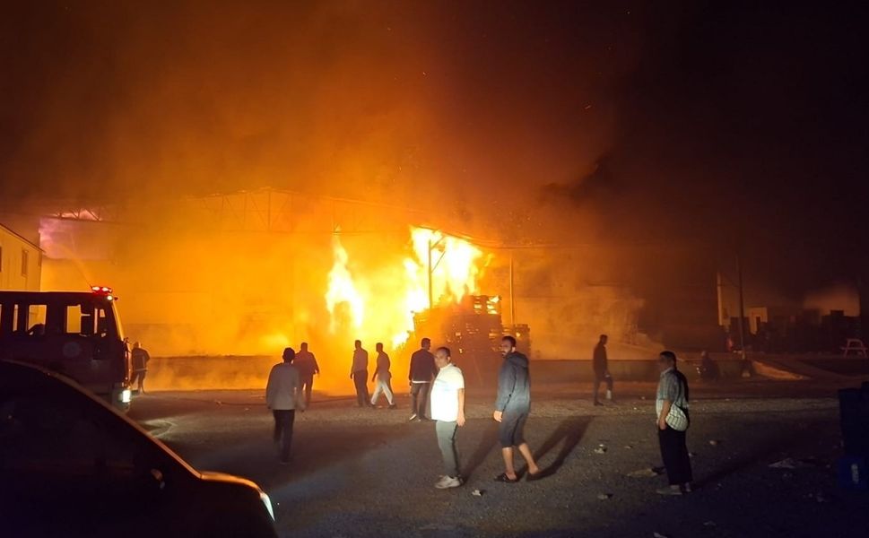 Antalya Yanıyor! Dev Paketleme Fabrikası Göz Göre Göre Küle Döndü